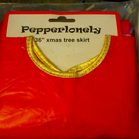 Pepperlonley Snowman Themed 36" Tree Skirt - Picture 2 of 7